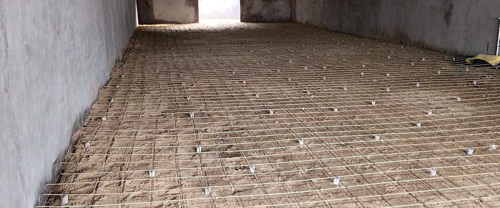 Cover chairs supporting a GFRP mesh on an industrial floor